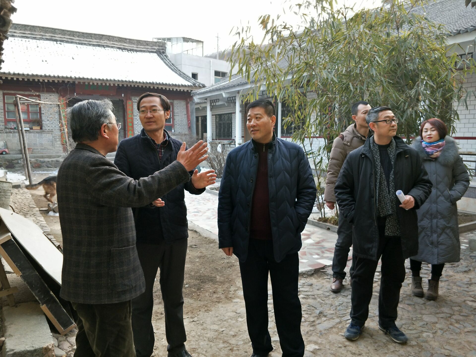 1517901785158098.jpg 慰问老干部4.jpg