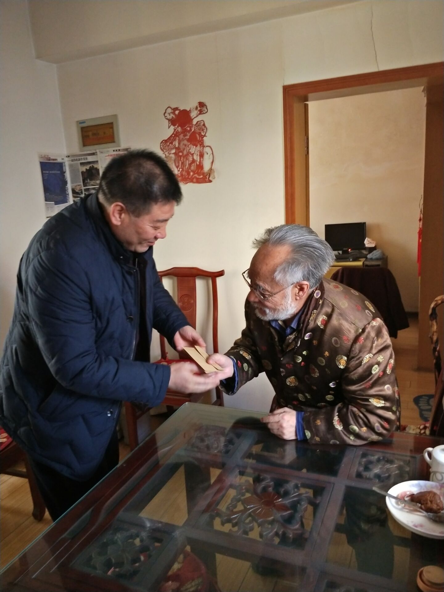 1517901745614063.jpg 慰问老干部3.jpg