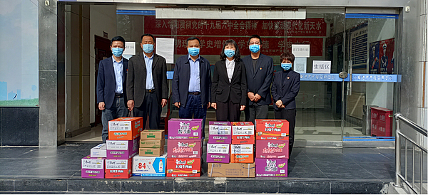 建行慰问照片3.jpg 建行慰问照片3.jpg