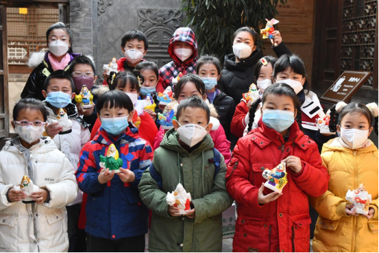 2023.1.8 京戏扮兔爷国粹闹新春——天水民俗博物馆开展新年摆件制作社教活动849.png