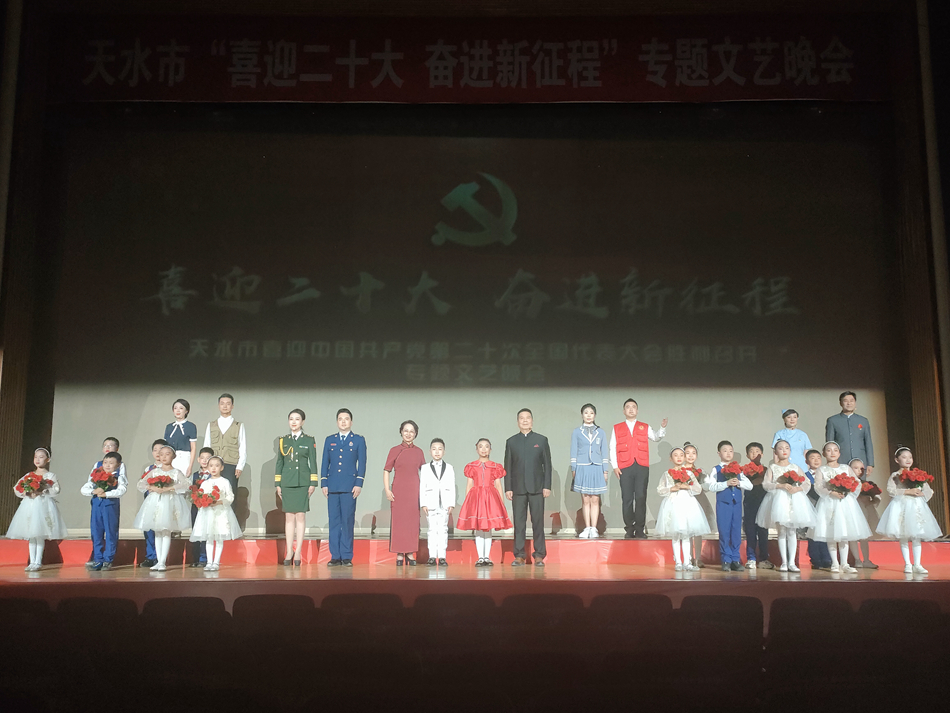 3朗诵《我们的十年》.jpg 3朗诵《我们的十年》.jpg