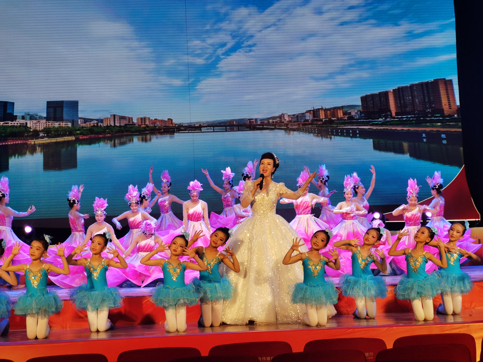 6歌舞《天水蓝》.jpg 6歌舞《天水蓝》.jpg