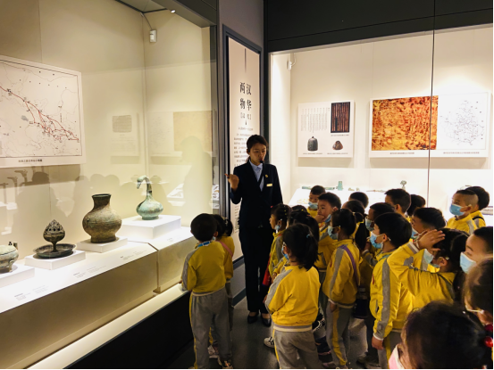 传承文化 情系教育——天水畅和幼儿园向天水市博物馆社会服务部赠送宣教锦旗705.png