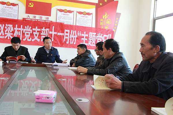 杨主任宣讲.JPG 杨主任宣讲.JPG