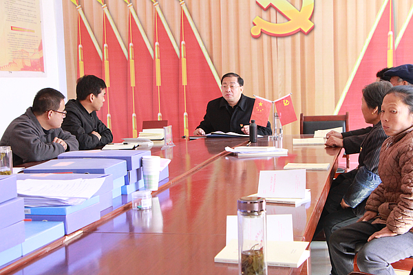 张主任宣讲.JPG 张主任宣讲.JPG