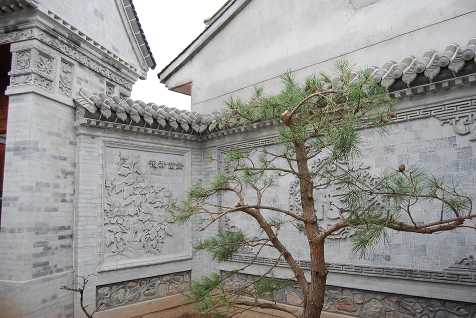 1513650944139651.jpg 图1为建筑上的砖雕作品.JPG