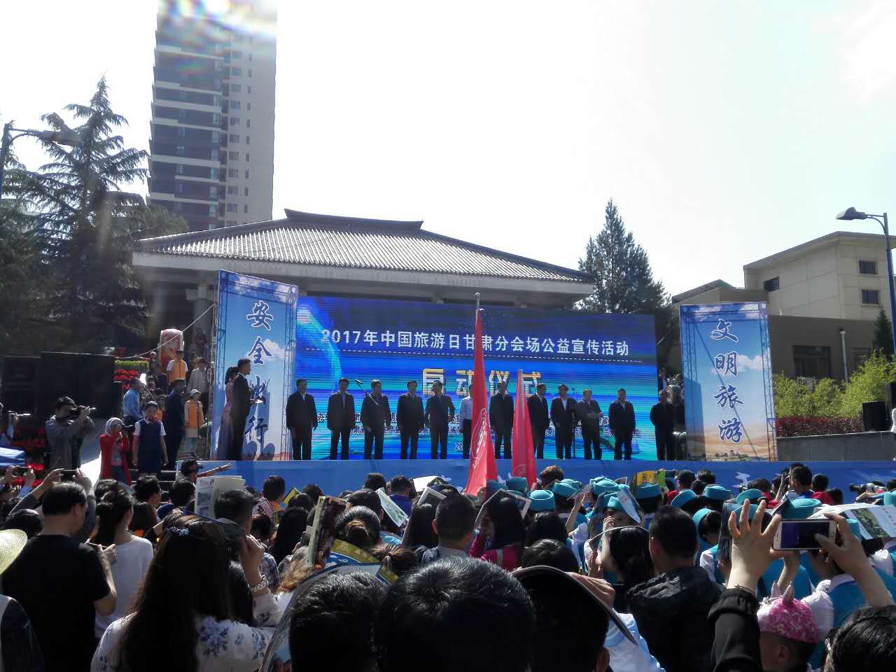 1499226388392363.jpg 我市赴兰参加中国旅游日“旅游让生活更幸福”公益宣传活动1.jpg