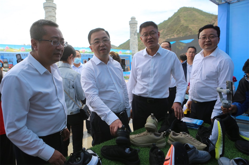 4参观.jpg 4参观.jpg