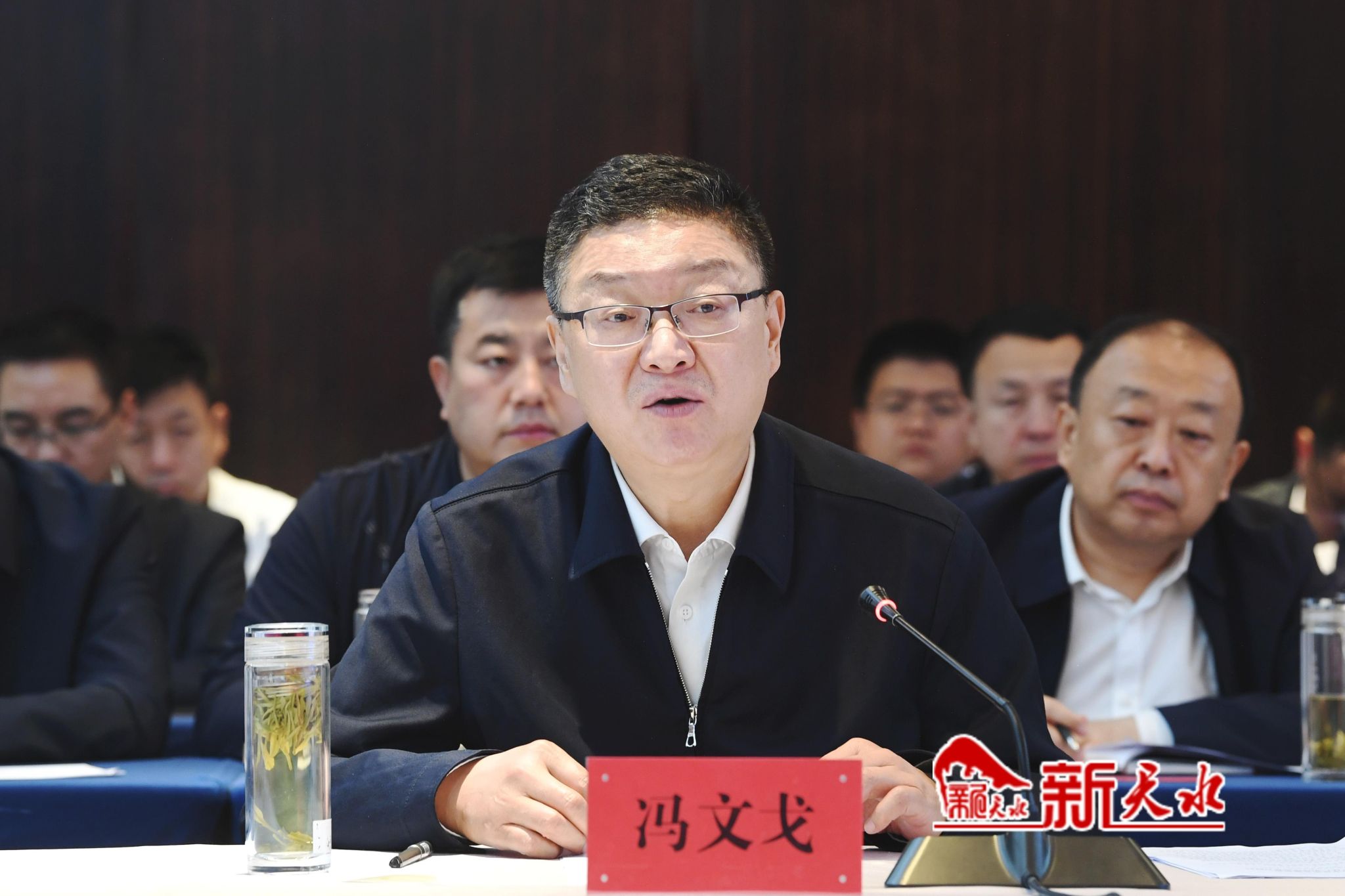 冯文戈代表市委,市政府向长期以来关心支持天水经济社会发展的广大