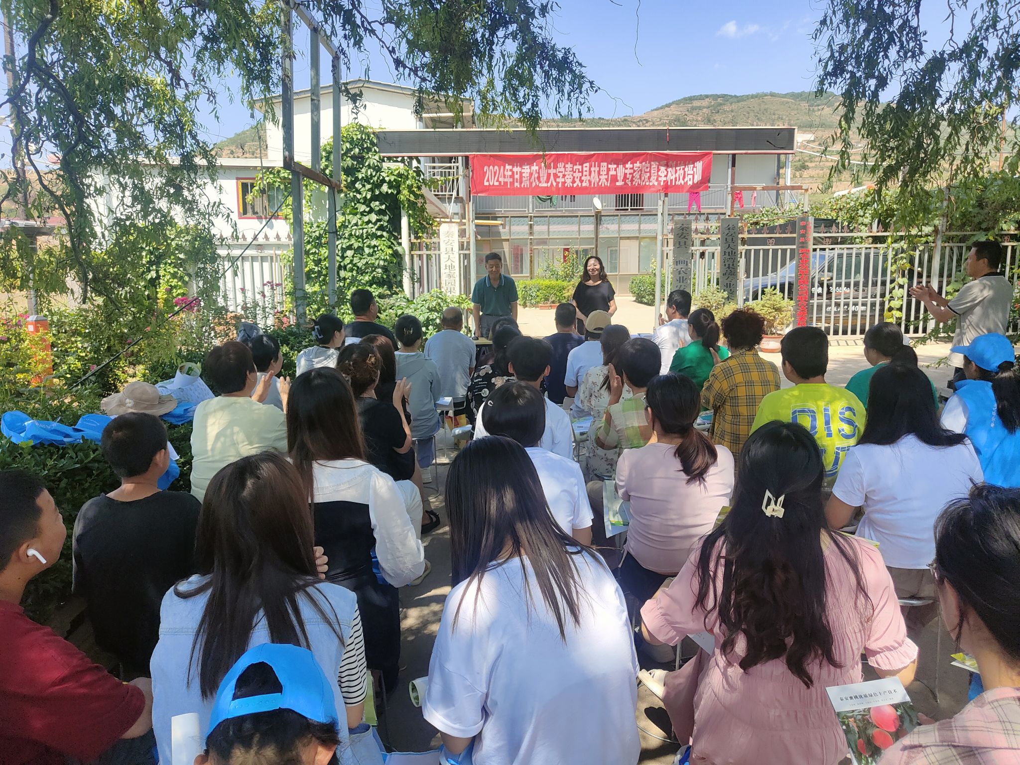 当前位置:>首页>工作动态>正文>甘肃农业大学秦安林果产业专家院自