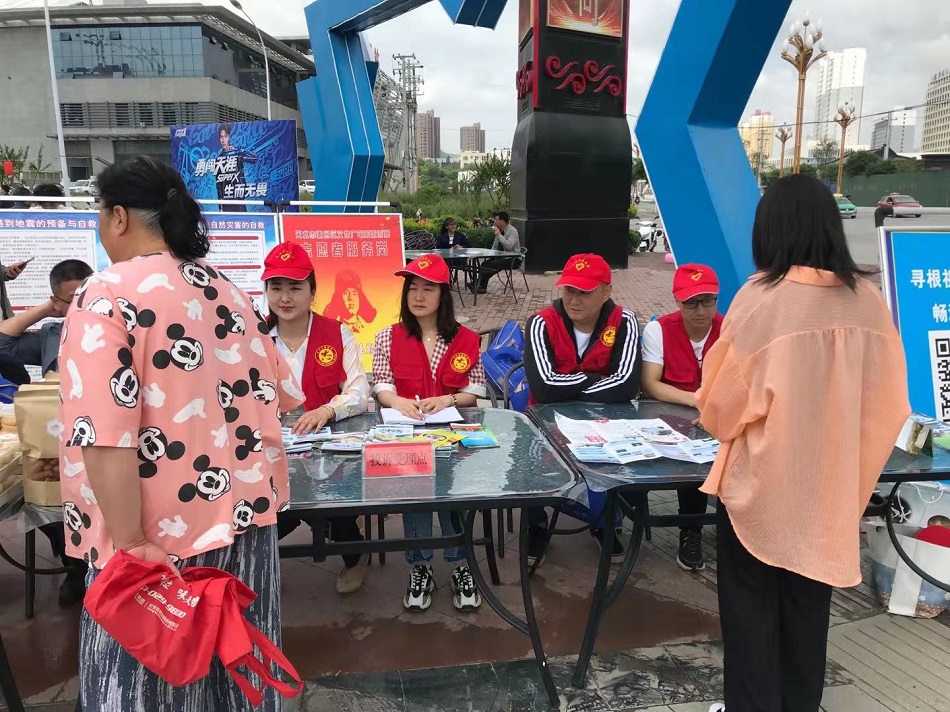 志愿者服务.jpg 志愿者服务.jpg