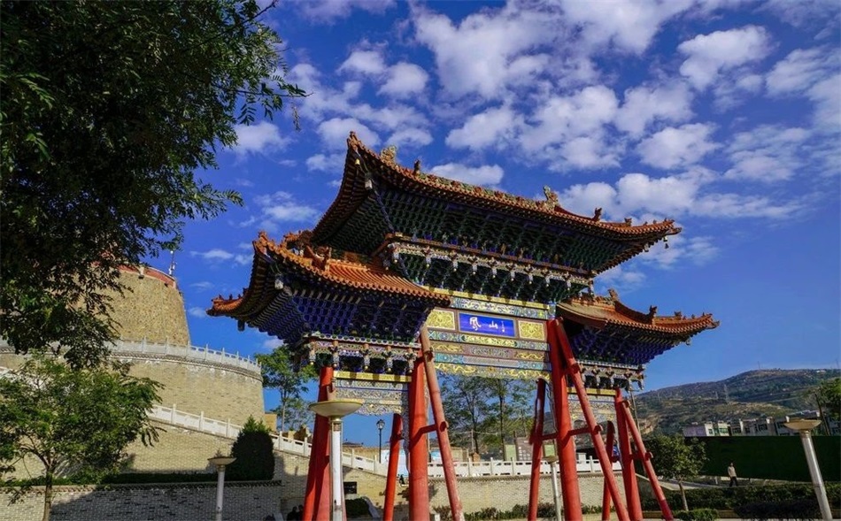 凤山牌坊.jpg 凤山牌坊.jpg