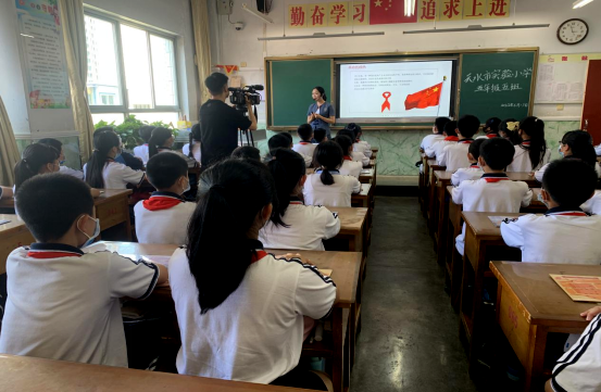 天水市博物馆走进天水市实验小学开展红色教育活动2207.png