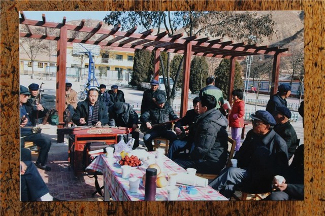 1552984486288054.jpg 兰州鼓子国家级代表性传承人陈增三在为群众表演.jpg