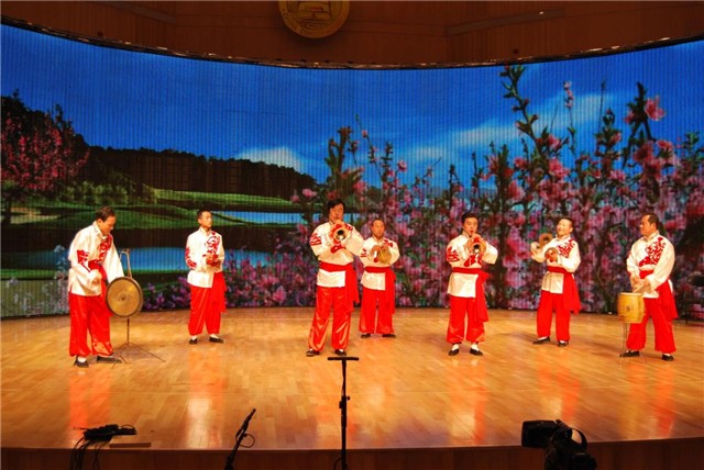 1552984530124723.jpg 唢呐艺术国家级代表性传承人马自刚在舞台上表演.jpg