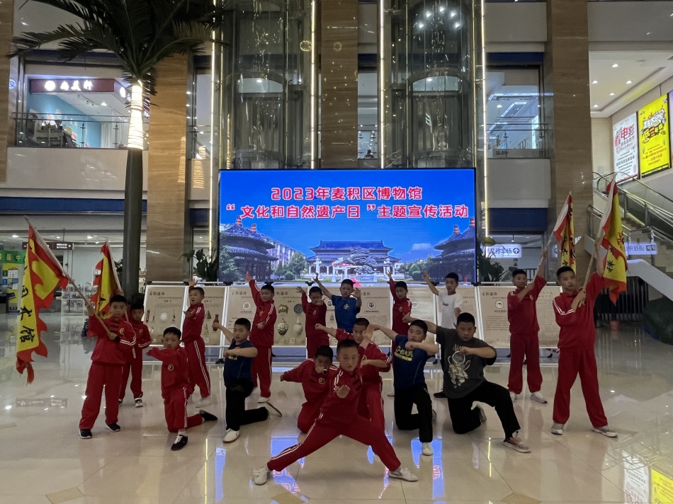 麦积区“流动展览”进企业主题宣传活动.jpg 麦积区“流动展览”进企业主题宣传活动.jpg