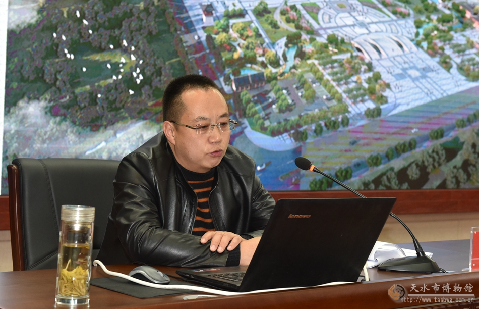 1510124581256899.jpg 平凉市博物馆馆长王启峰作交流发言.jpg