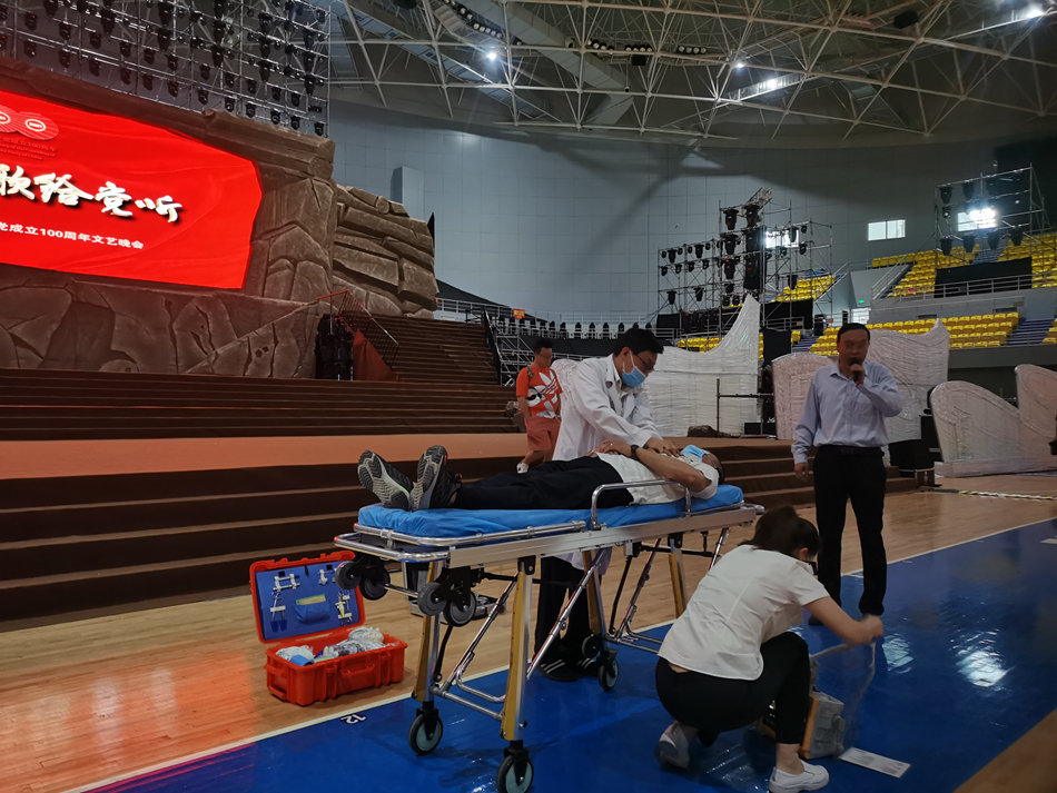 1(开展现场突发伤亡事故救援演练).jpg 1(开展现场突发伤亡事故救援演练).jpg