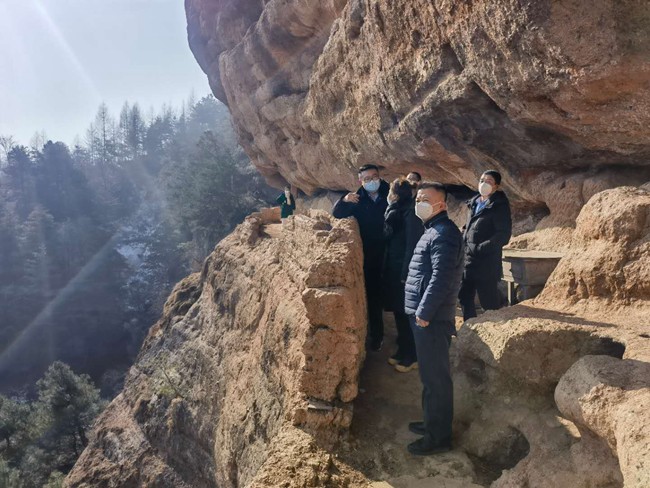 检查罗汉崖.jpg 检查罗汉崖.jpg