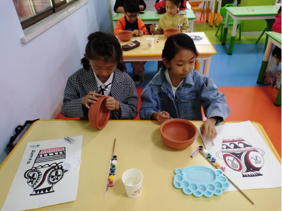 5.18国际博物馆日|麦积区博物馆举办“博物馆里的彩陶梦——素彩陶绘制”主题社教活动868.png