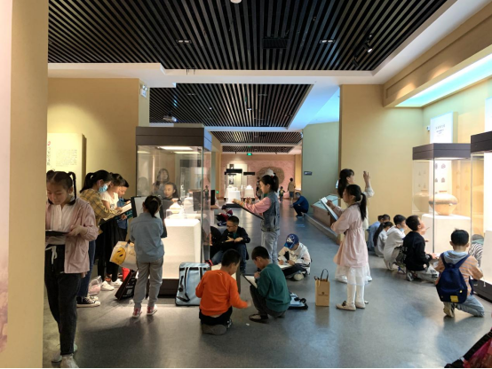 5.18国际博物馆日|麦积区博物馆举办“博物馆里的彩陶梦——素彩陶绘制”主题社教活动861.png