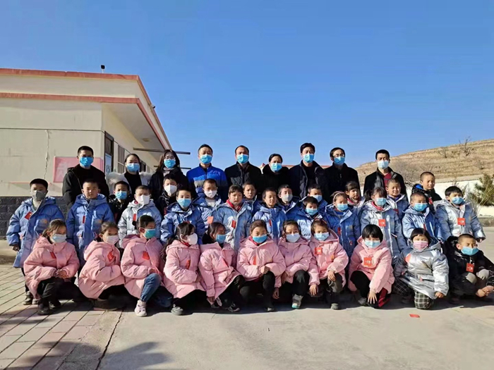 帮扶村小学捐赠活动.jpg 帮扶村小学捐赠活动.jpg