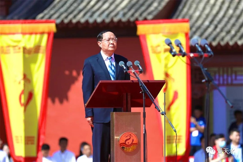 3省政协主席欧阳坚主持公祭伏羲大典.jpg 3省政协主席欧阳坚主持公祭伏羲大典.jpg