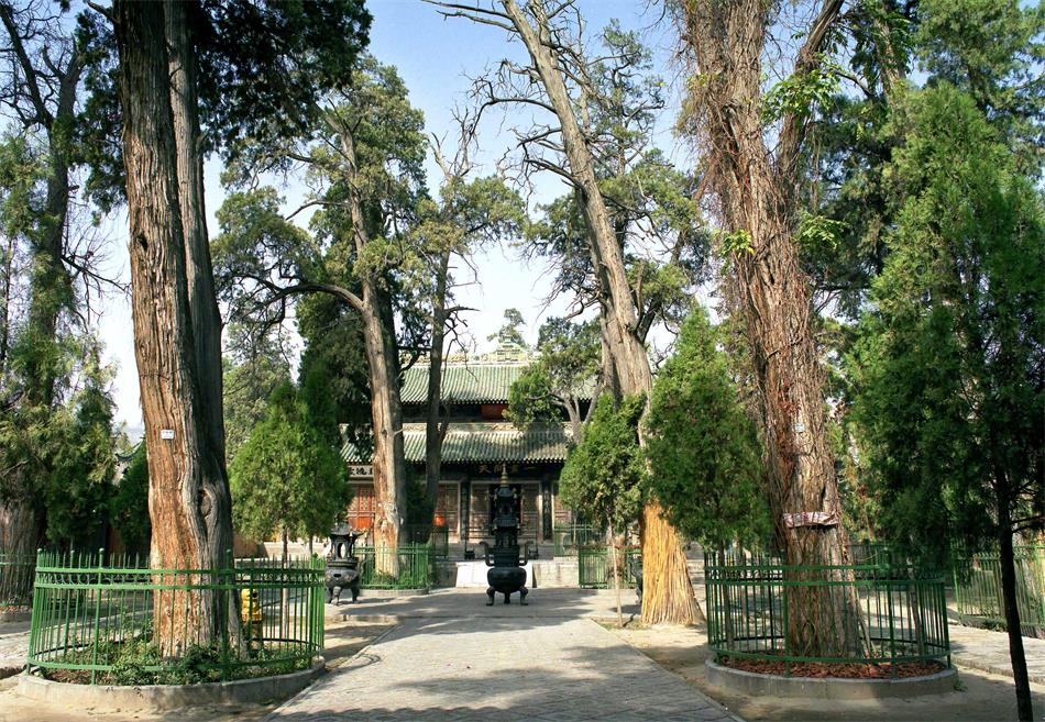 伏羲庙院内.jpg 伏羲庙院内.jpg