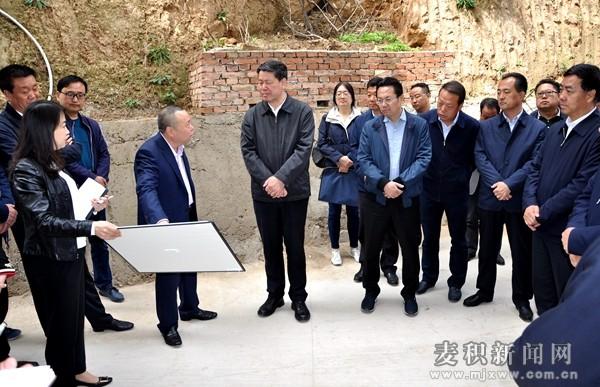 1557473829115071.jpg b.jpg