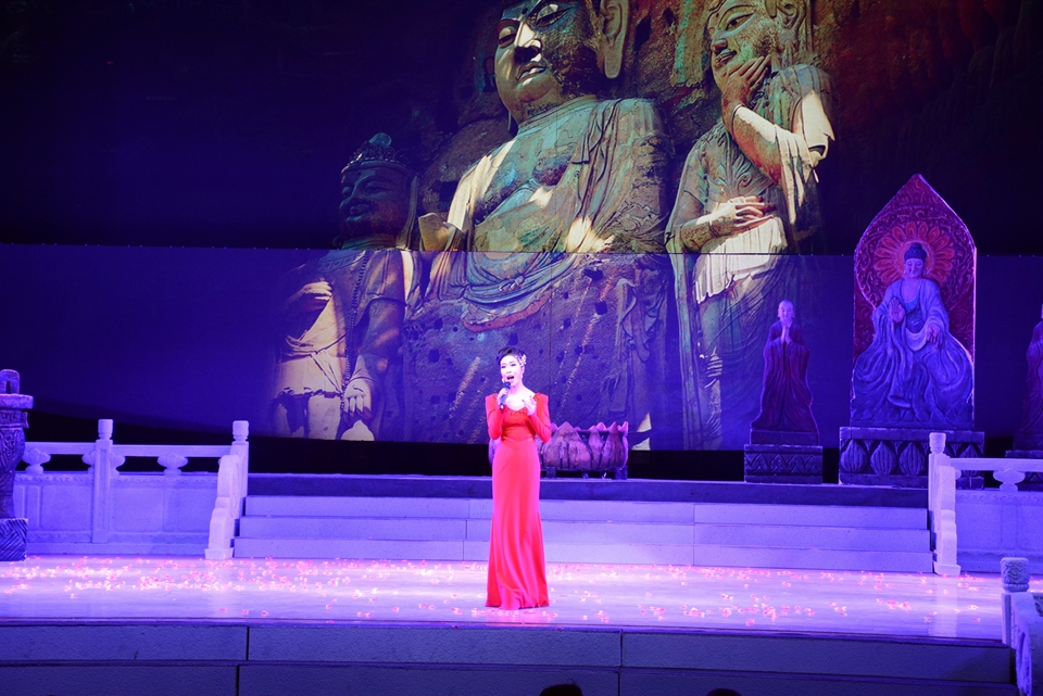 1560499203102054.jpg (歌曲《东方微笑》 演唱:张晶).JPG