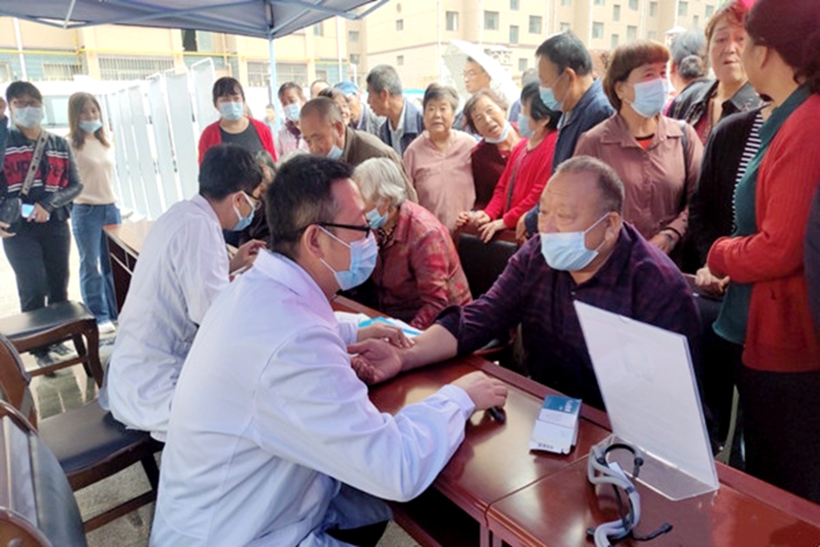 省中医院在麦积区开展“为党旗添光彩、为人民办实事”义诊活动2.jpg