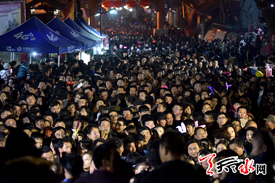 1499224405117975.jpg 天水玉泉观2017年上九朝观场面何止是“厉害了”1.jpg