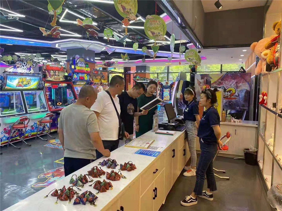 14(检查游艺厅规范经营情况)_副本.jpg 14(检查游艺厅规范经营情况)_副本.jpg