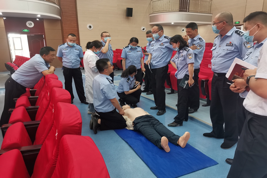 2021年6月11日,市中医医院在天水市公安局秦州分局开展“学党史•办实事 警医共建护平安”健康科普志愿宣讲活动1.jpg