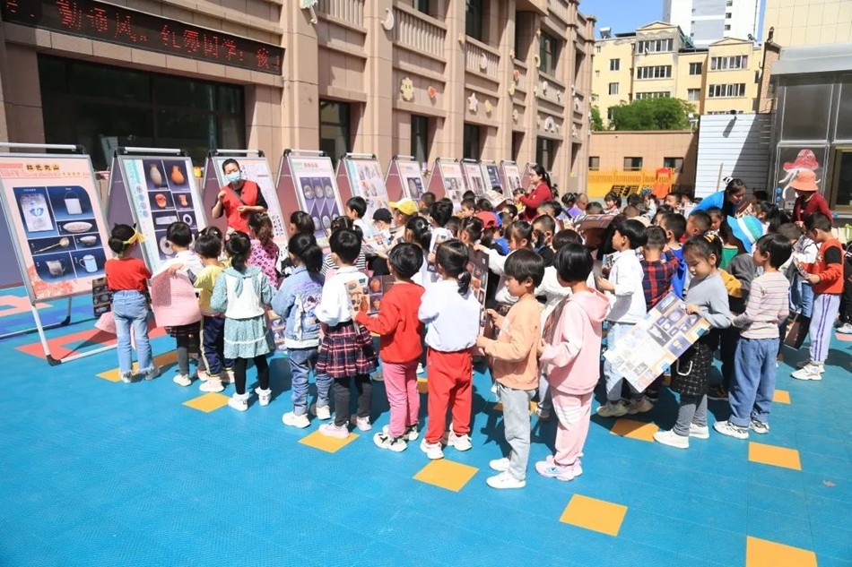 武山县博物馆走进县西关添彩幼儿园开展流动博物馆进校园活动.jpg