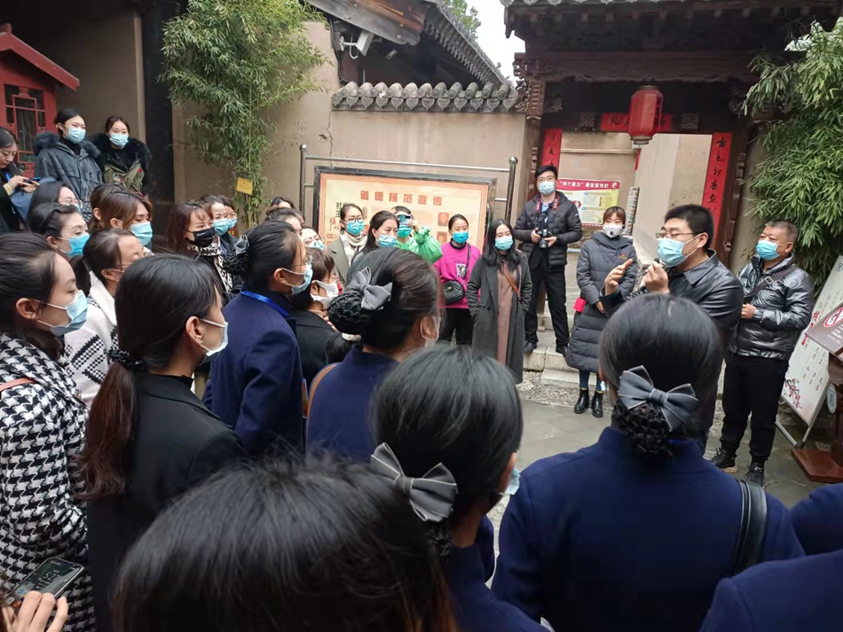 现场教学中.jpg 现场教学中.jpg