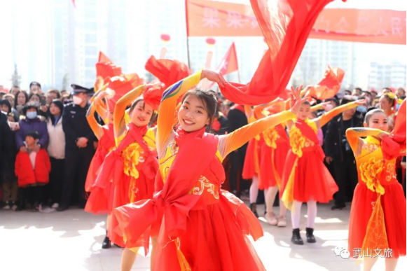 玉兔迎春庆佳节 秧歌祈福闹元宵458.png