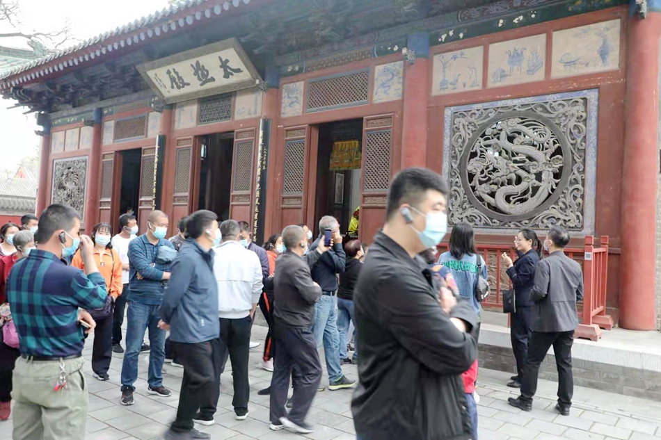 伏羲庙游客.jpg 伏羲庙游客.jpg