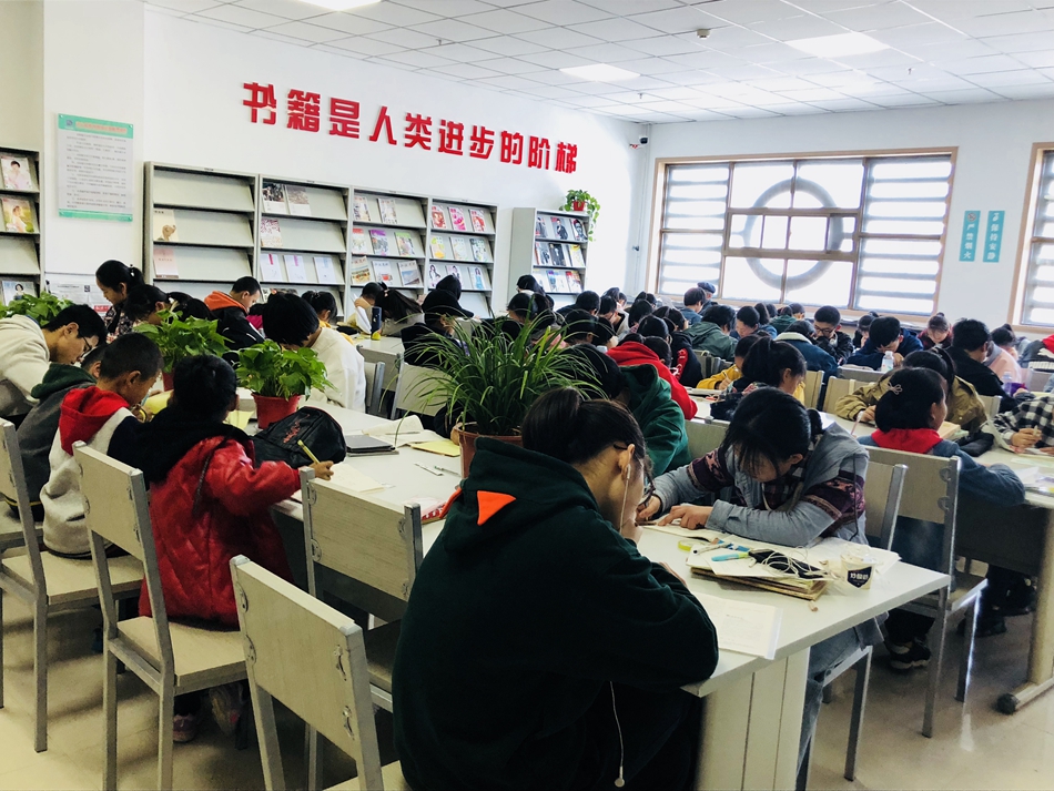 1587628697124150.jpg 周末图书馆综合阅览室.jpg