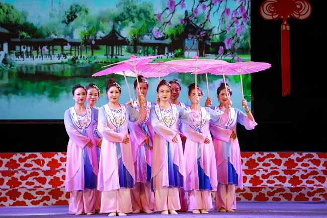 舞蹈《朗月行》 表演:李璠等人.jpg 舞蹈《朗月行》 表演:李璠等人.jpg