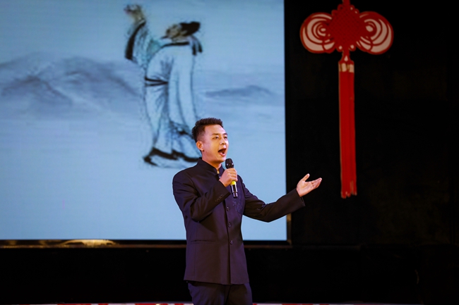 《月下独酌》朗诵:李鑫.jpg 《月下独酌》朗诵:李鑫.jpg