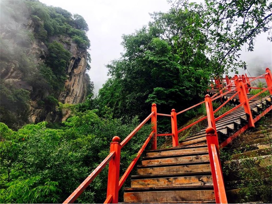 谢沟村花石崖步道.jpg 谢沟村花石崖步道.jpg