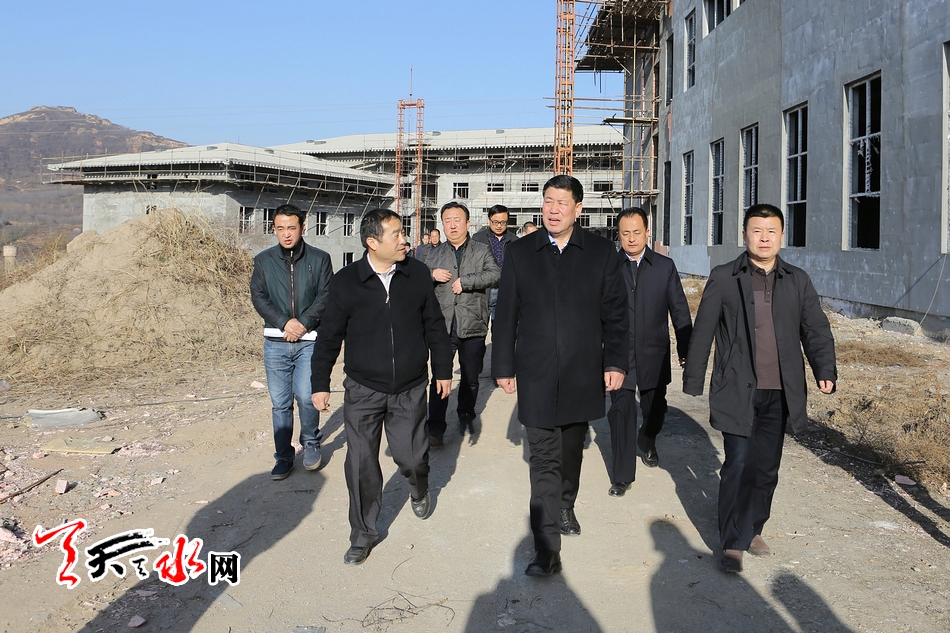 1513825476575894.jpg 在天水黄河雕漆文化博览园现场办公.jpg