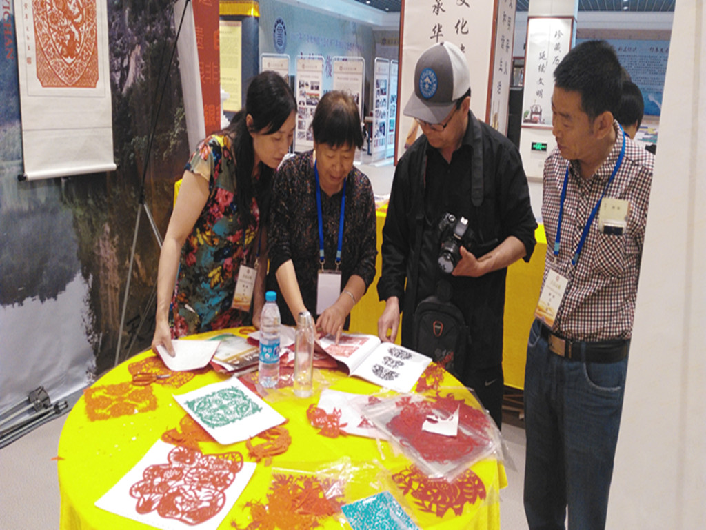 1500366583816786.jpg (我市展品深受民众喜爱)5.jpg