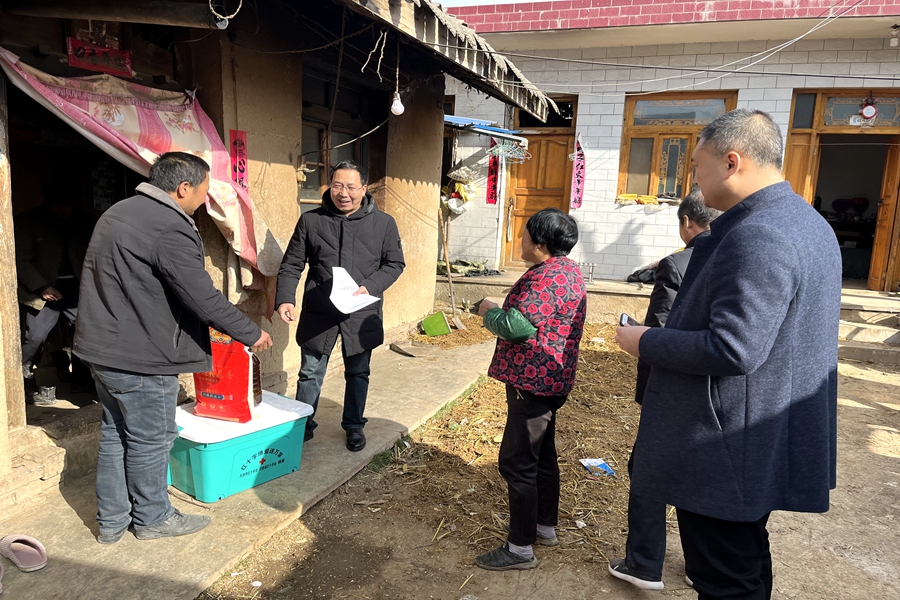 2022年秦州区红十字会“博爱送万家”活动 (11).jpg