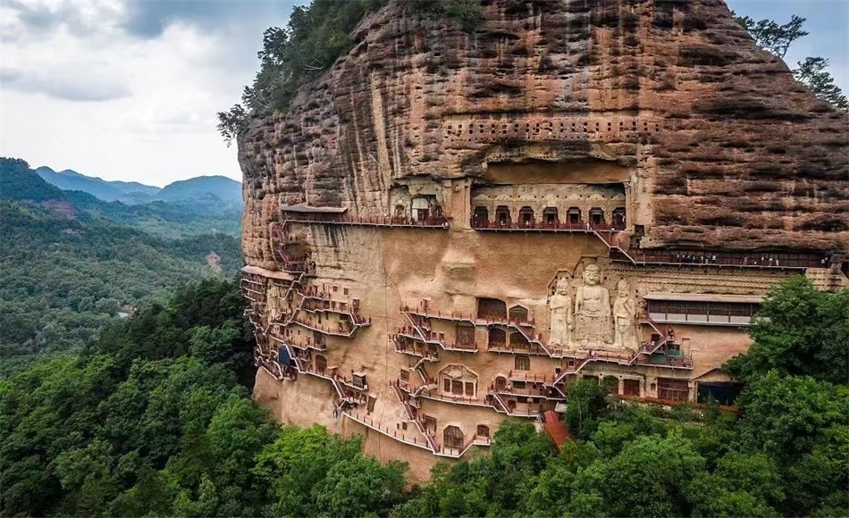 麦积山石窟.jpg 麦积山石窟.jpg