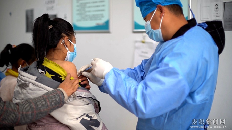 麦积区全面开展3-11岁人群新冠病毒疫苗接种工作4.jpg