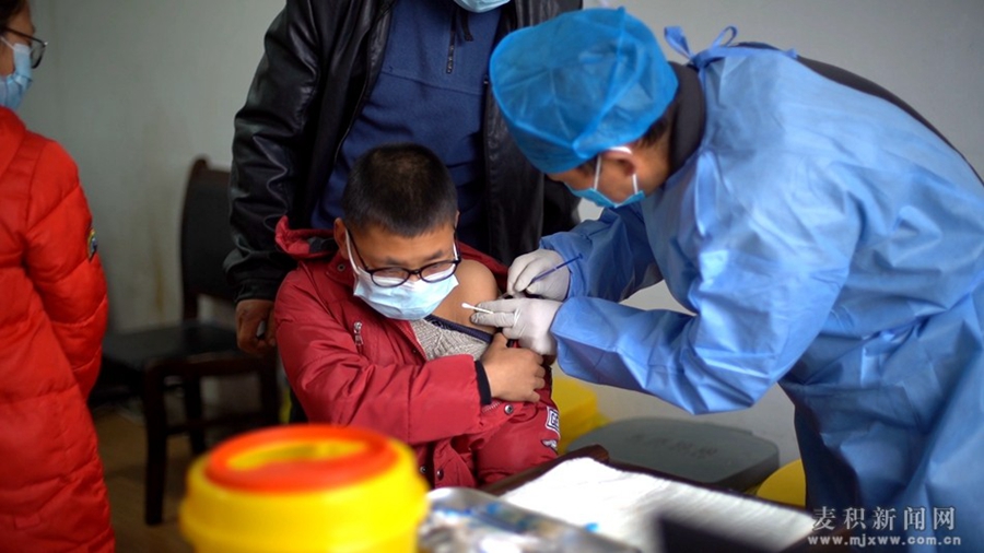 麦积区全面开展3-11岁人群新冠病毒疫苗接种工作5.jpg