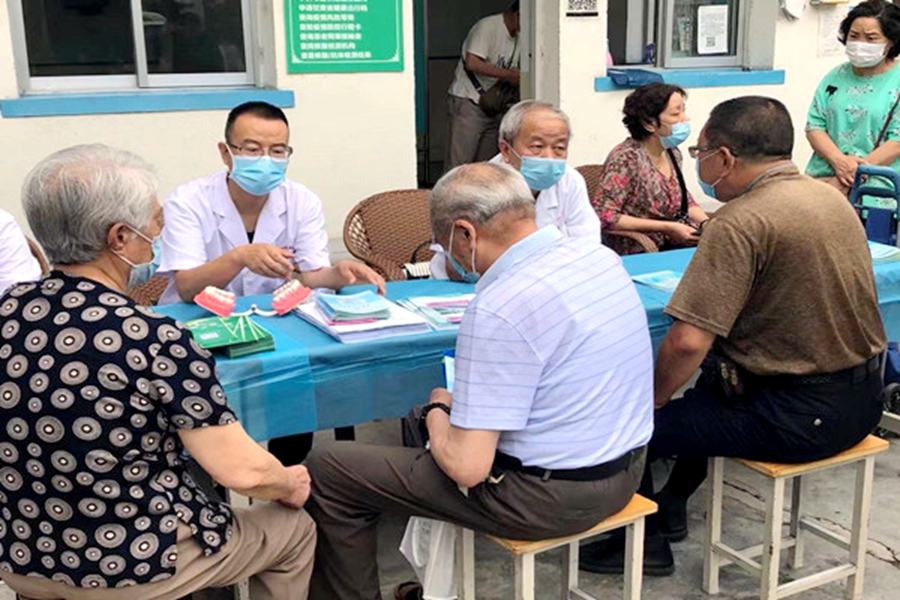 麦积区卫健局开展老年健康宣传义诊活动3_副本.jpg