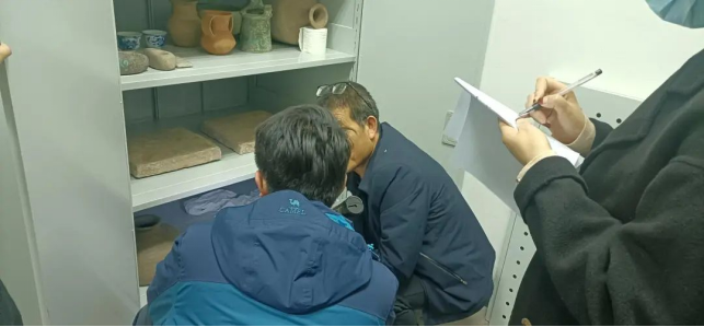 天水市文物保护和考古研究中心主任一行来武山县博物馆开展文物初步鉴定工作337.png